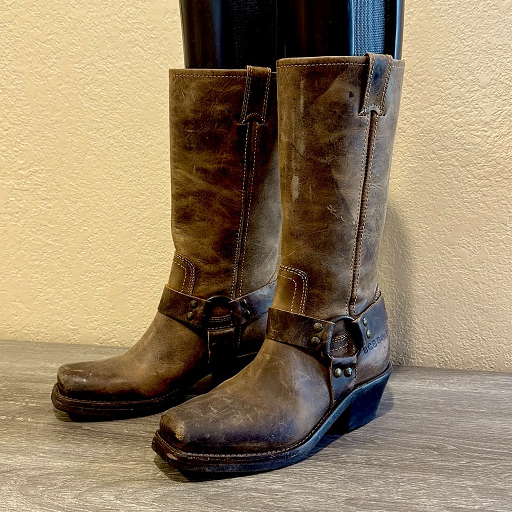 BCBGirls Western Cowboy Metal Ring Pull On Brown Leather Boot Size 6-1/2B